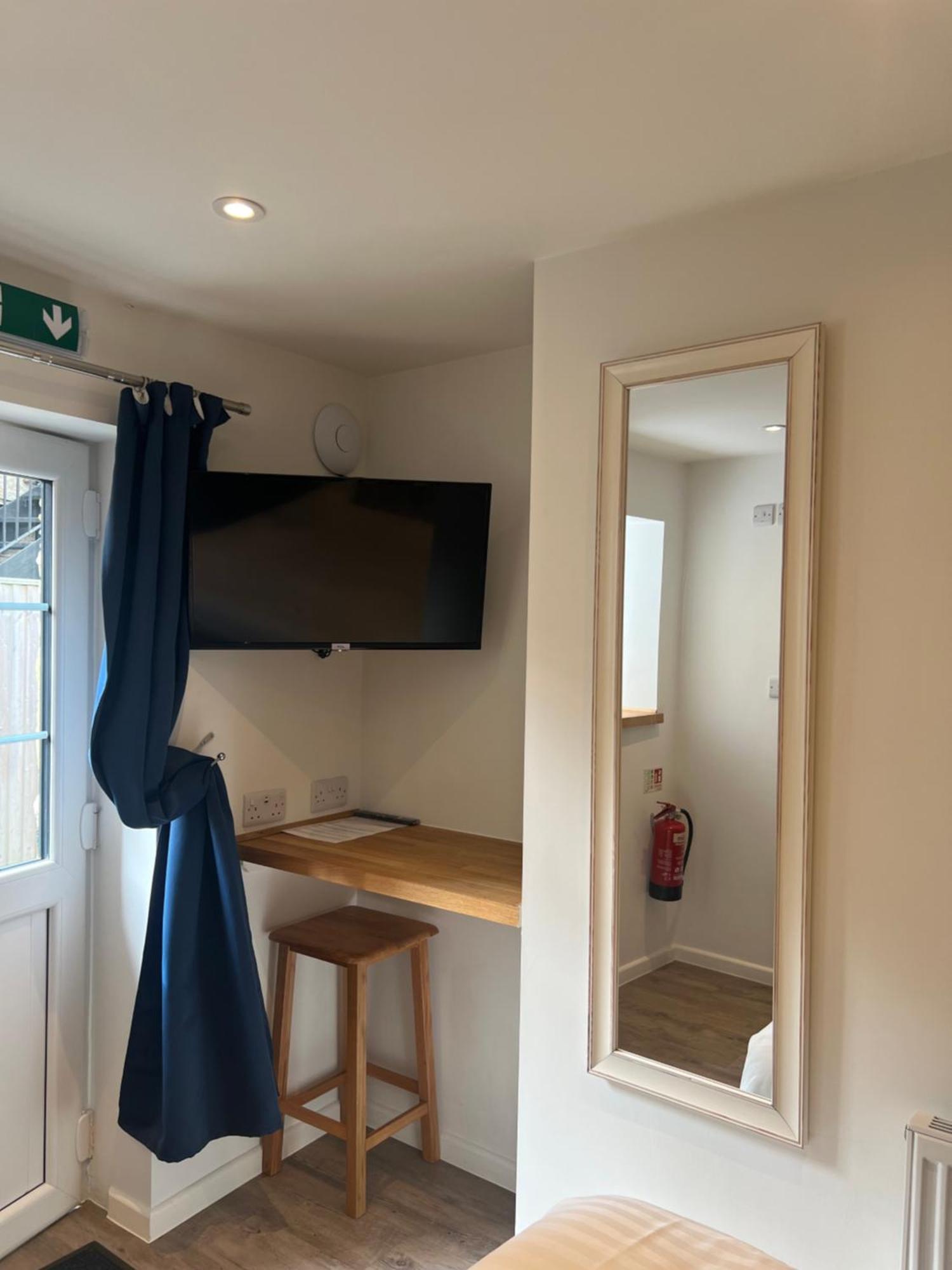 Priory Tearooms Burford With Rooms エクステリア 写真