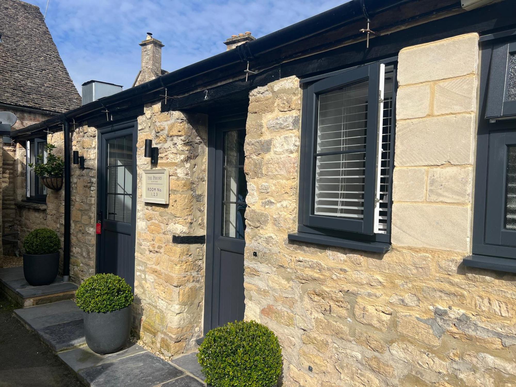 Priory Tearooms Burford With Rooms エクステリア 写真