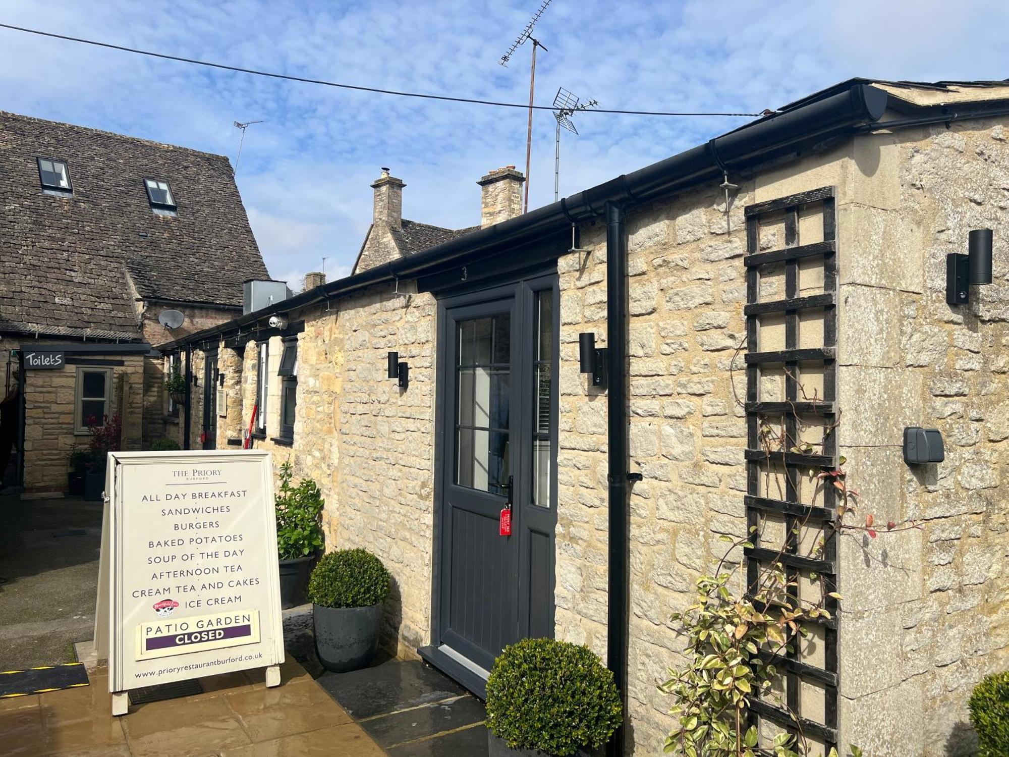 Priory Tearooms Burford With Rooms エクステリア 写真